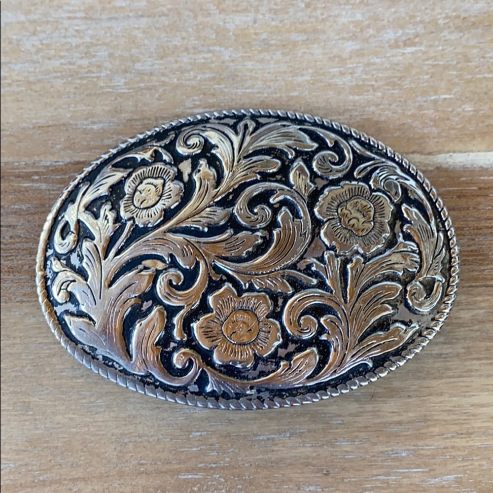 Silver metal floral belt buckle